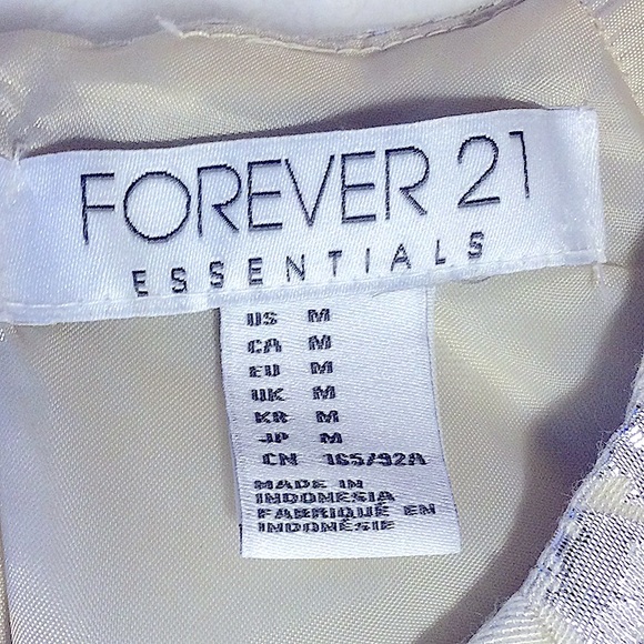 ⭐️ Forever21 Cream Metallic Silver Floral Print Short Short sleeve Blouse - Picture 9 of 11